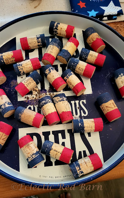 Cork patriotic Tree Garland. Share NOW. #garland #eclecticredbarn #corks #patriotic #decor